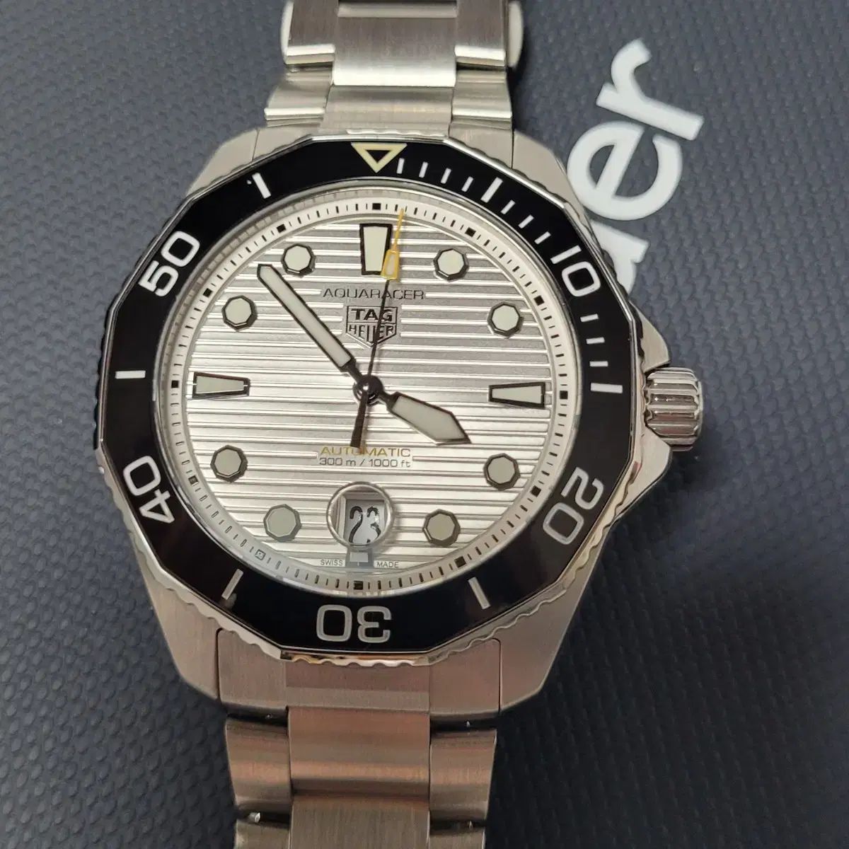 タグ ホイヤー アクアレーサー300 オートマティック ジュン新モデル グレー 43 mm