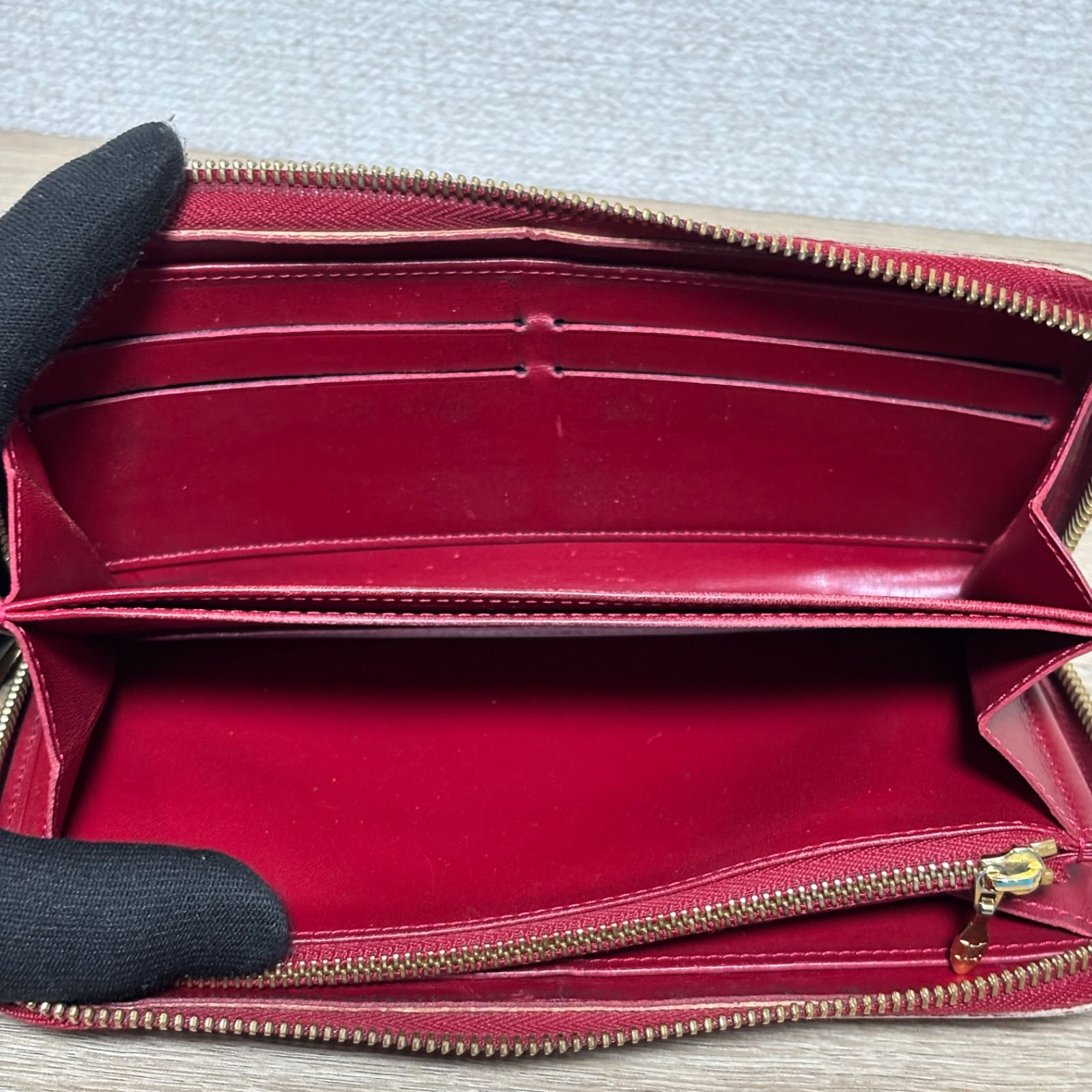 LOUIS VUITTON ルイヴィトン モノグラム ヴェルニ ジッピーウォレット