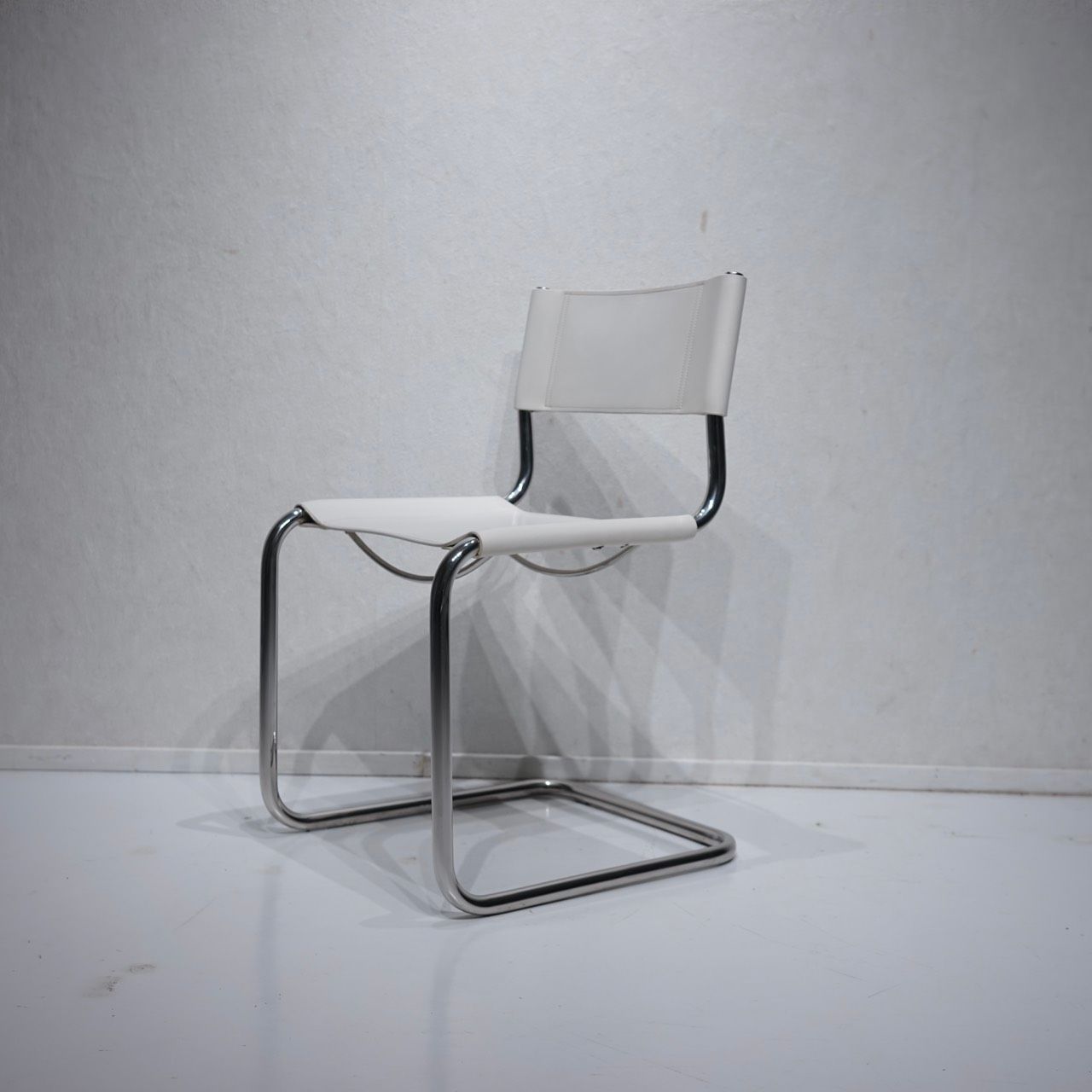 マルト・スタム　アームチェア　① カンティレバー　本革　リプロダクト　バウハウス マルト・スタム アームチェア ① カンティレバー 本革 リプロダクト