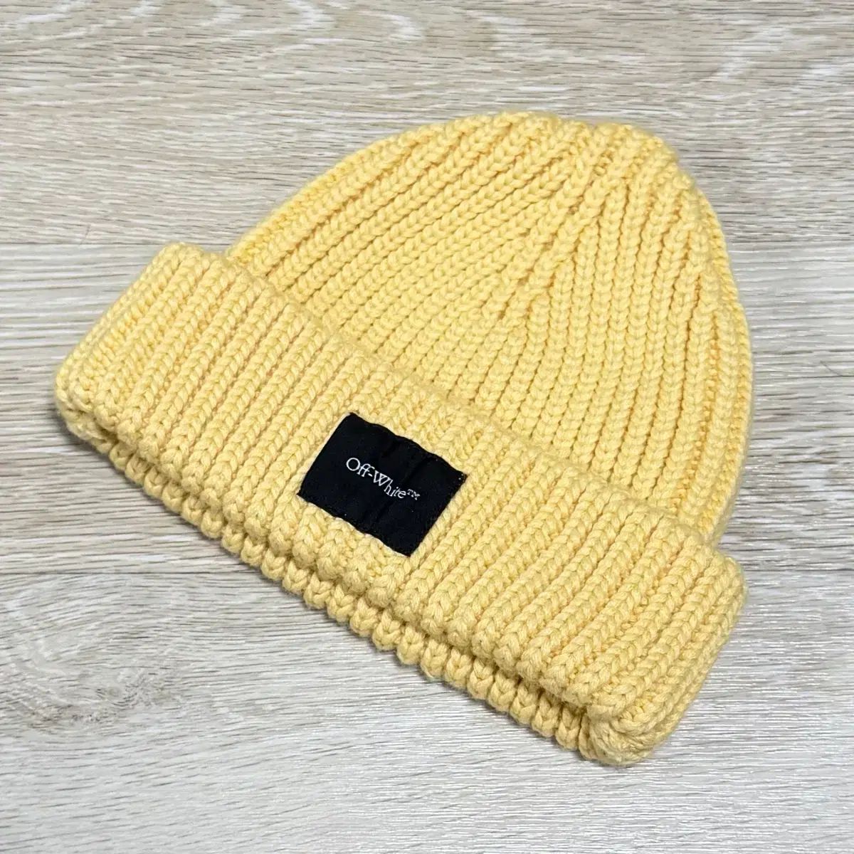 S 級|OS オフホワイト ロゴ パッチ ビーニー イエロー