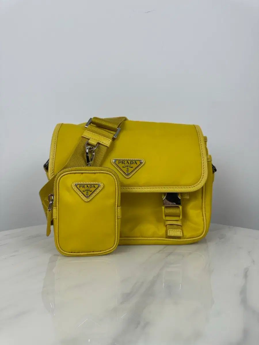 百貨店購入) PRADA プラダ サフィアーノ リナイロン メッセンジャー