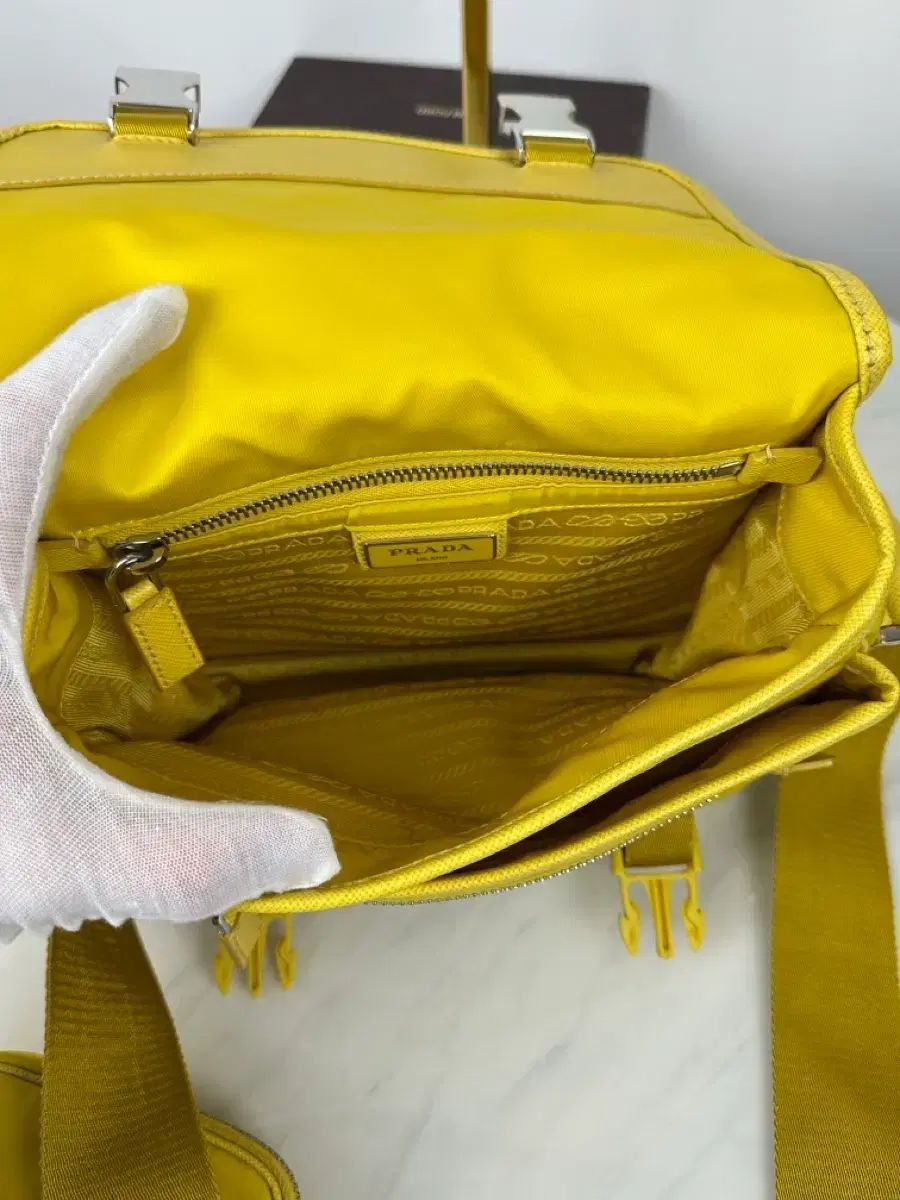 百貨店購入) PRADA プラダ サフィアーノ リナイロン メッセンジャー