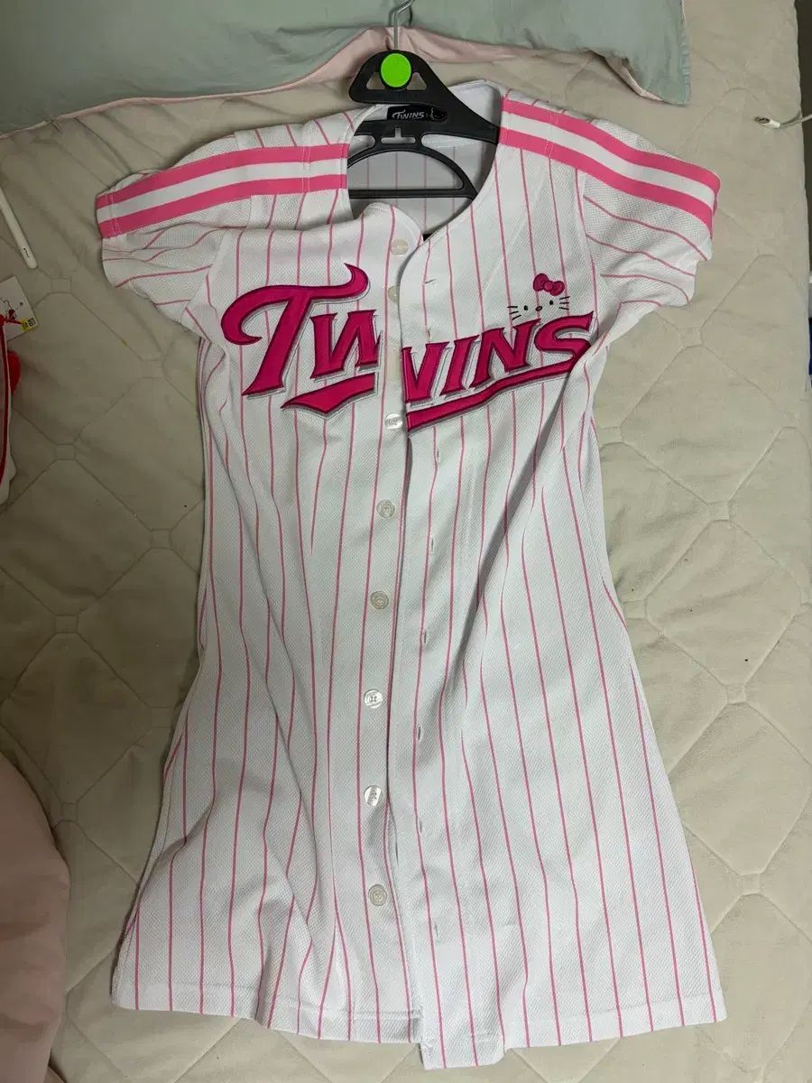 LG TWINS x HELLO KITTY 2014シーズン コラボ ONE PIECE