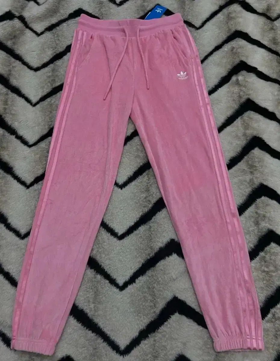 001 アディダス ツアーベルベット ピンク ジョガーパンツ ズボン ジップアップ ジャージ ヴィンテージ