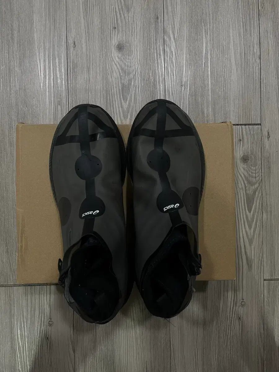 asics ヴィヴィアン ウエストウッド