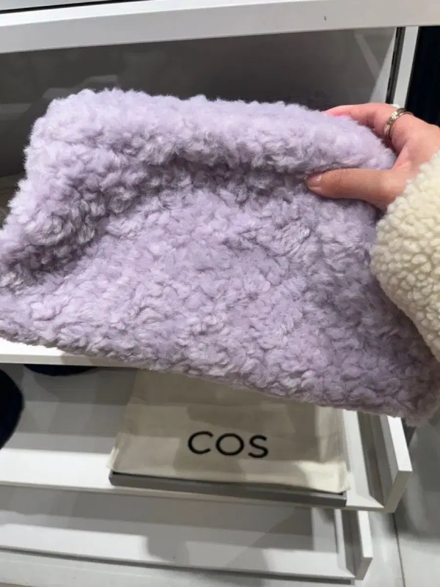 COS | コス テディ クラッチバッグ ライラック 敏感肌対応 クラッチバッグ 