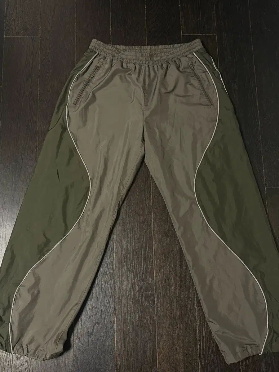 トレーニングパンツ