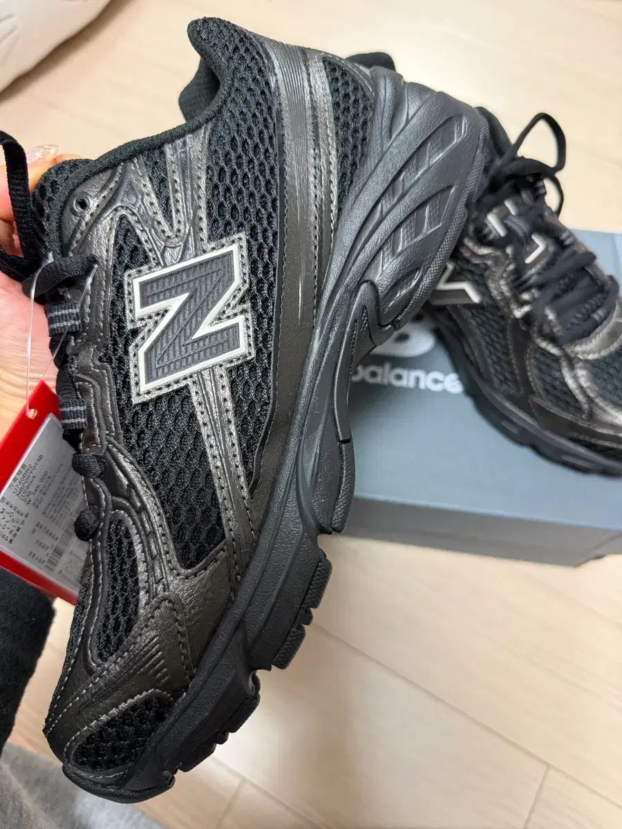 ニュー ンス 740 ブラック ビスケ 235