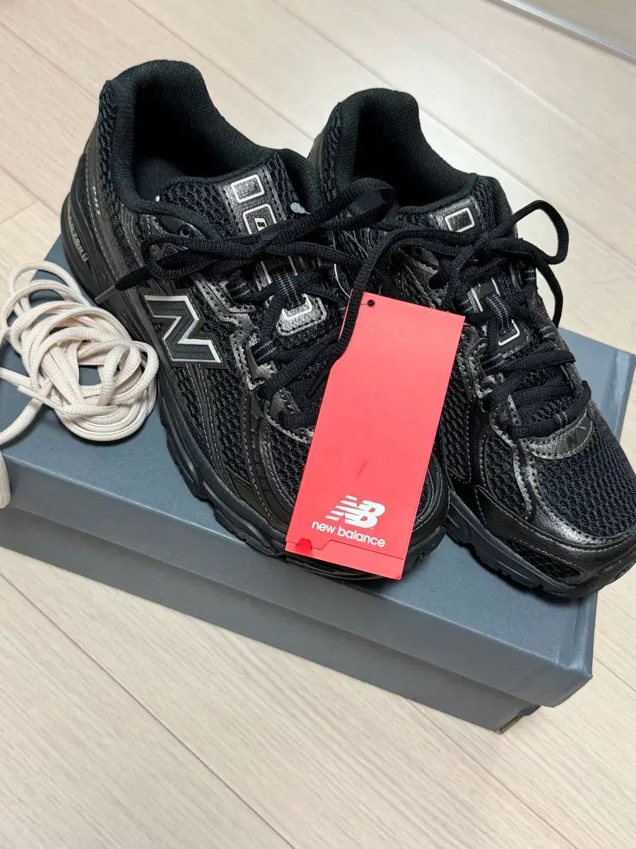 ニュー ンス 740 ブラック ビスケ 235