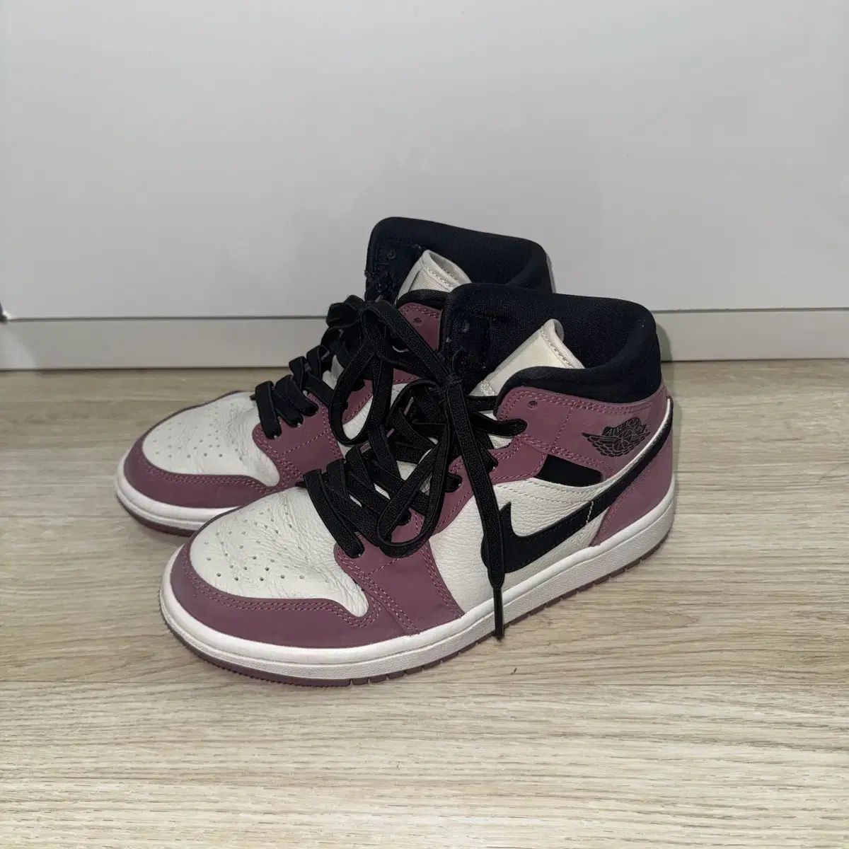 ナイキ ジョーダン1 ミッド ライト マルベリー W 225
