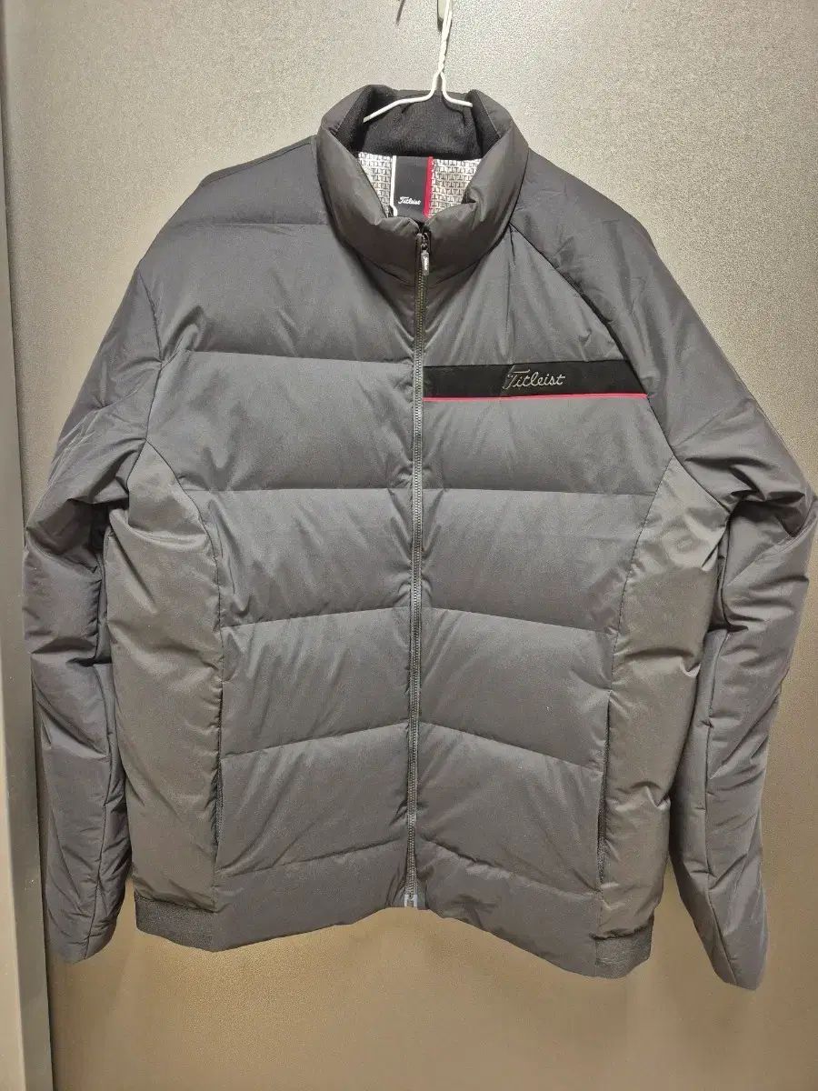 タイトリスト ゴルフ ダウン ジャケット ブラック - メルカリ