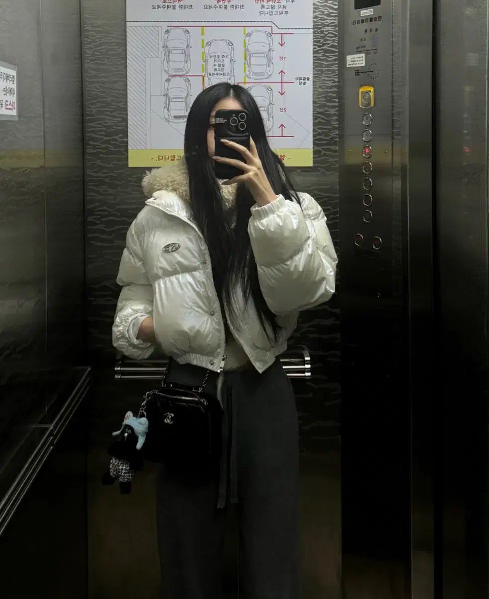 カーキポイント 白 ショートダウン