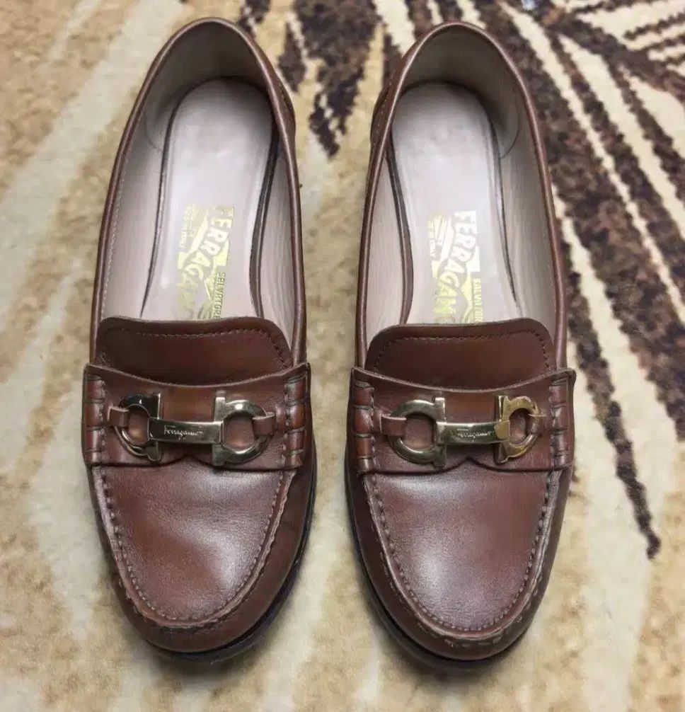 フェラガモ ガンチーニ ブラウン ローファー 7