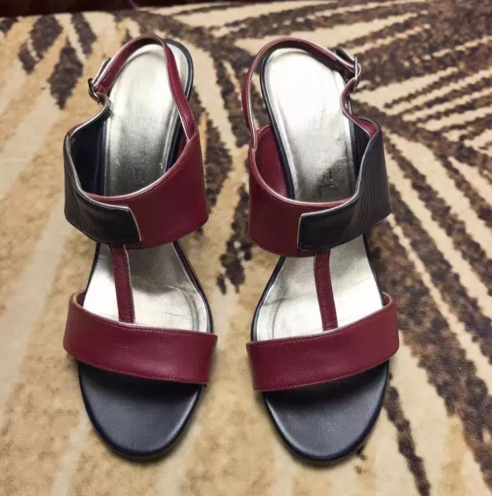 シャネル レッド|ブラック T ストラップ サンダル ヒール 36 5