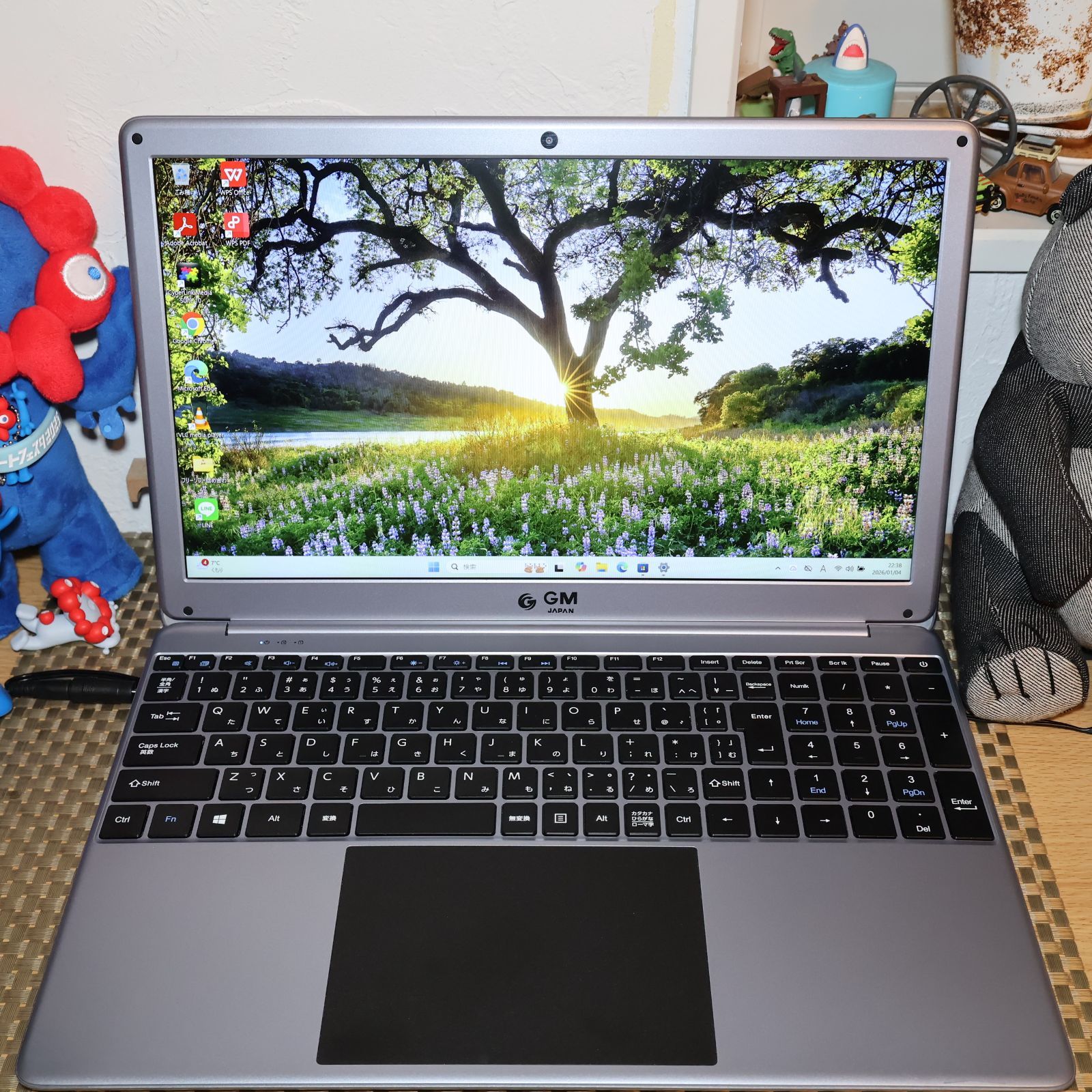 Win11公式対応Corei3/メ8G/SSD/カメラ/大画面フレームレス/無線 Win11高性能8世代Corei3/SSD/カメラ/23.8フレームレス/無線 人気の白