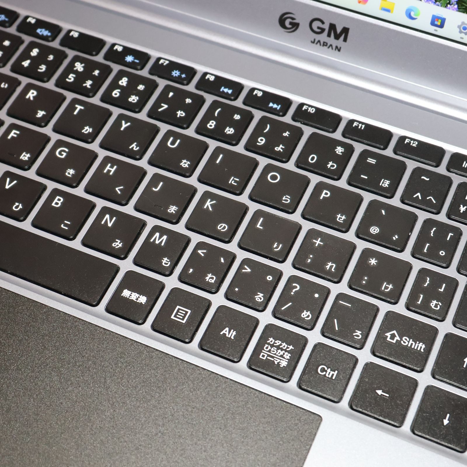 Win11公式対応Corei3/メ8G/SSD/カメラ/大画面フレームレス/無線 Win11高性能8世代Corei3/SSD/カメラ/23.8フレームレス/無線 人気の白