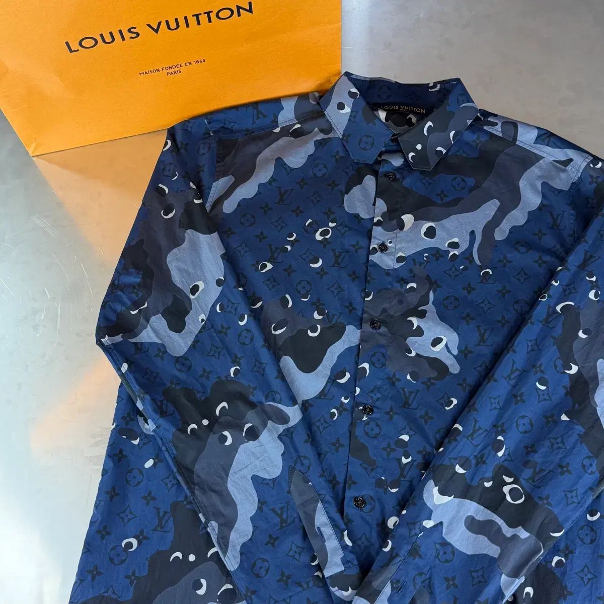 ルイヴィトン モノグラム カモフラージュ DNAシャツ