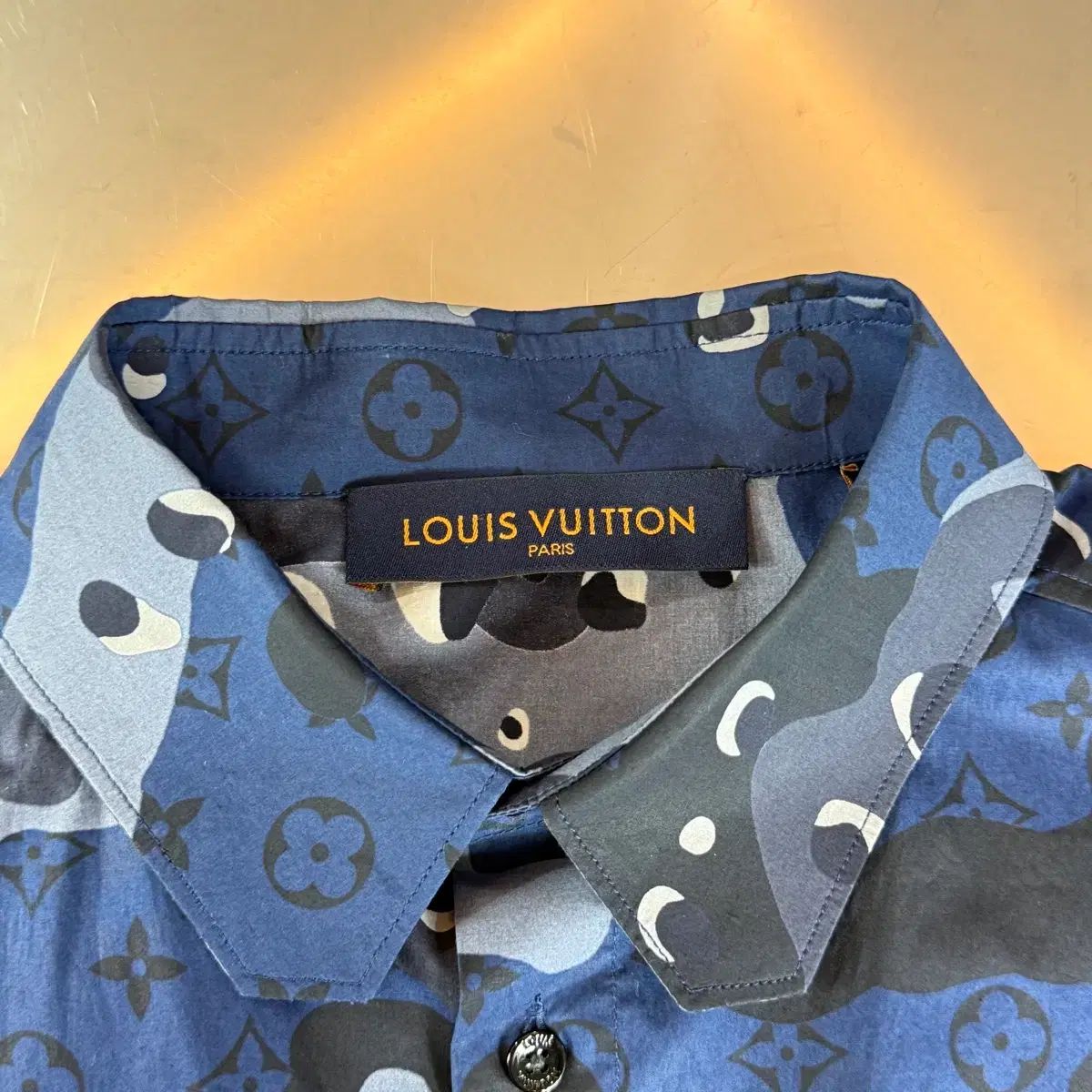 Louis Vuitton ネイビー カモフラージュシャツ ルイヴィトン モノグラム カモフラージュ DNAシャツ - メルカリ
