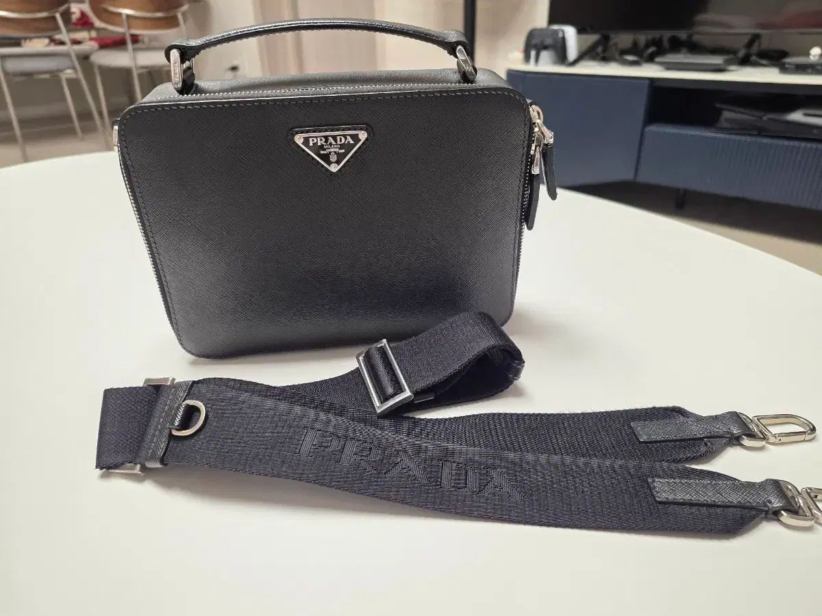 プラダ ブリック サフィアーノ メッセンジャーバッグ（クロスバッグ