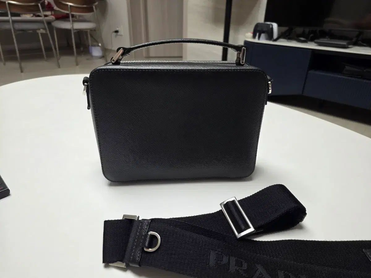プラダ ブリック サフィアーノ メッセンジャーバッグ（クロスバッグ