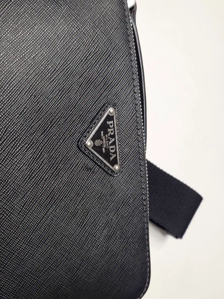 プラダ ブリック サフィアーノ メッセンジャーバッグ（クロスバッグ