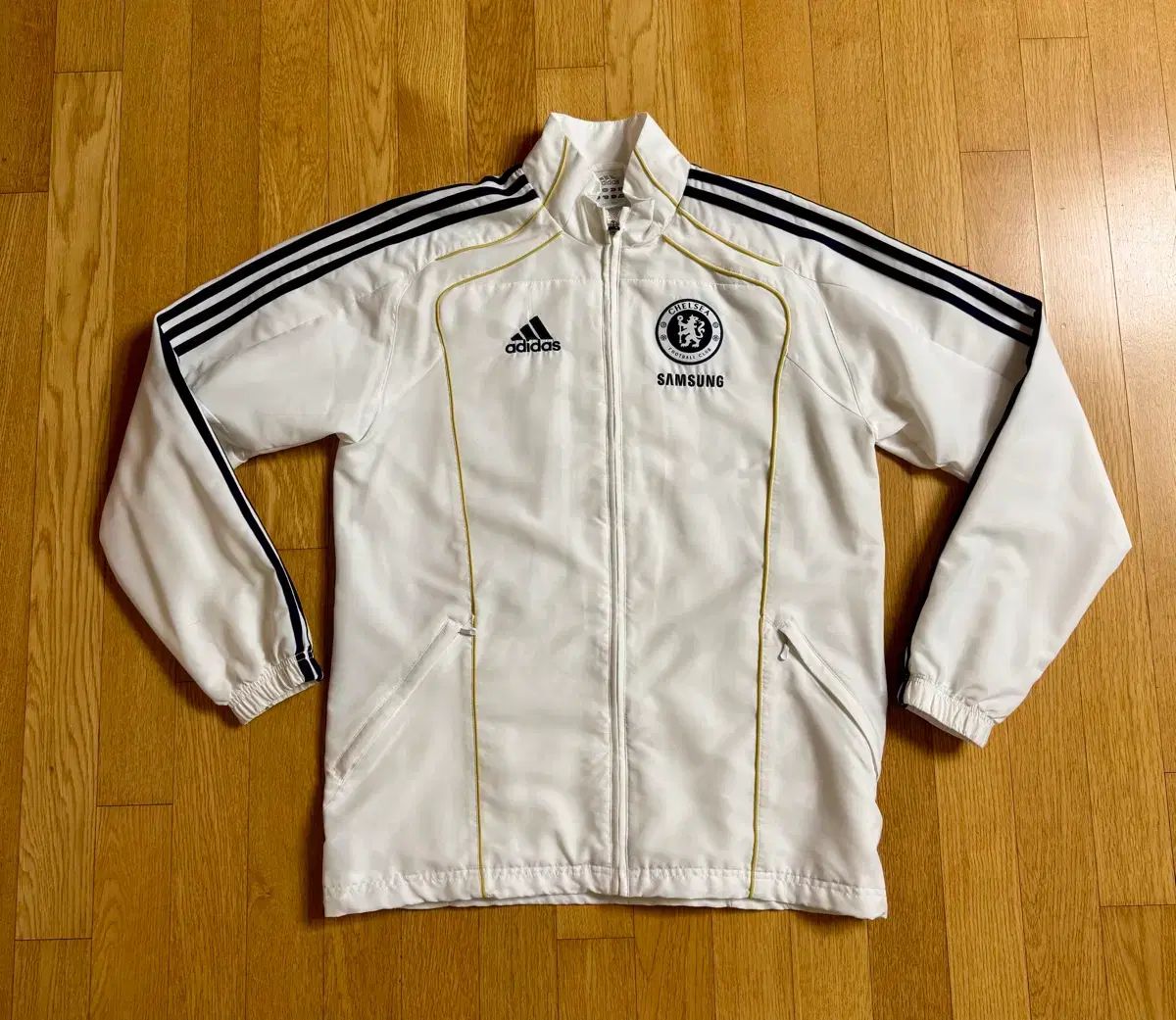 アディダス チェルシー ウィンドブレーカー Lサイズ 出品 - メルカリ