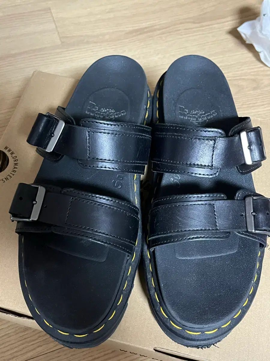 DR. MARTENS ドクターマーチン マイルス ブラック スリッパ