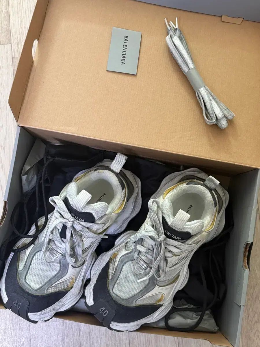 バレンシアガ カーゴ スニーカー 40