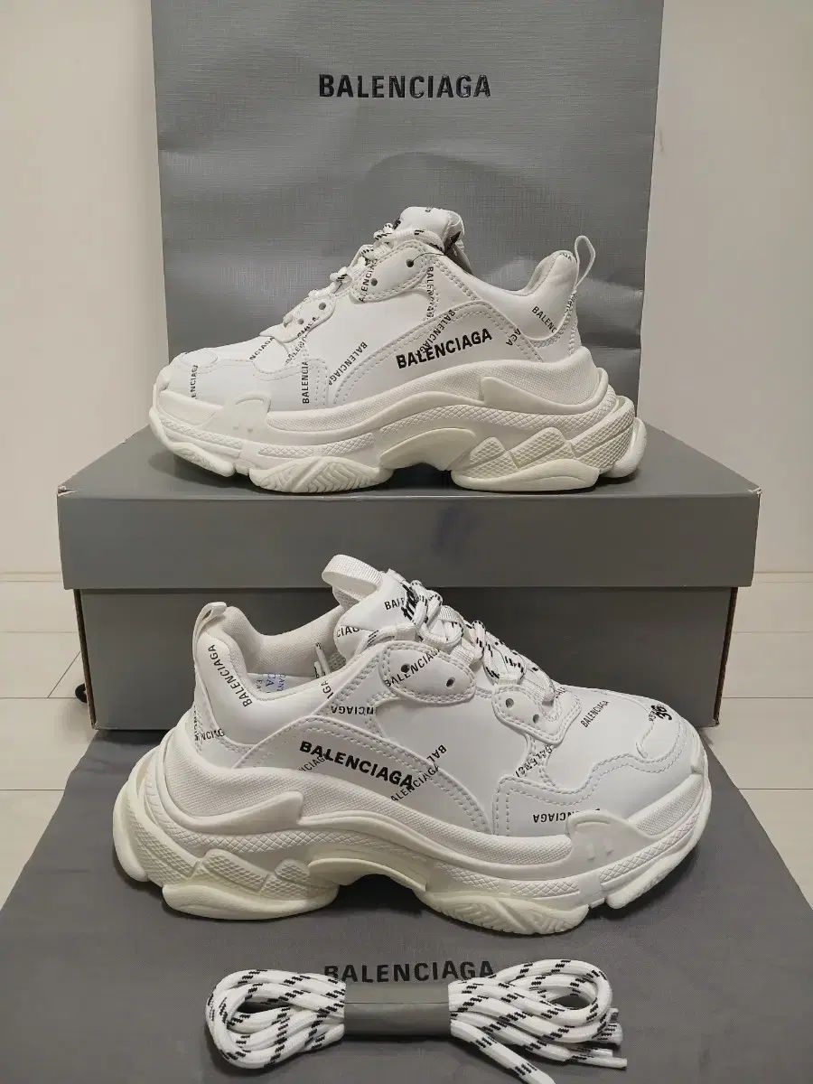 36 235 バレンシアガ トリプルS 定価140万 230 240