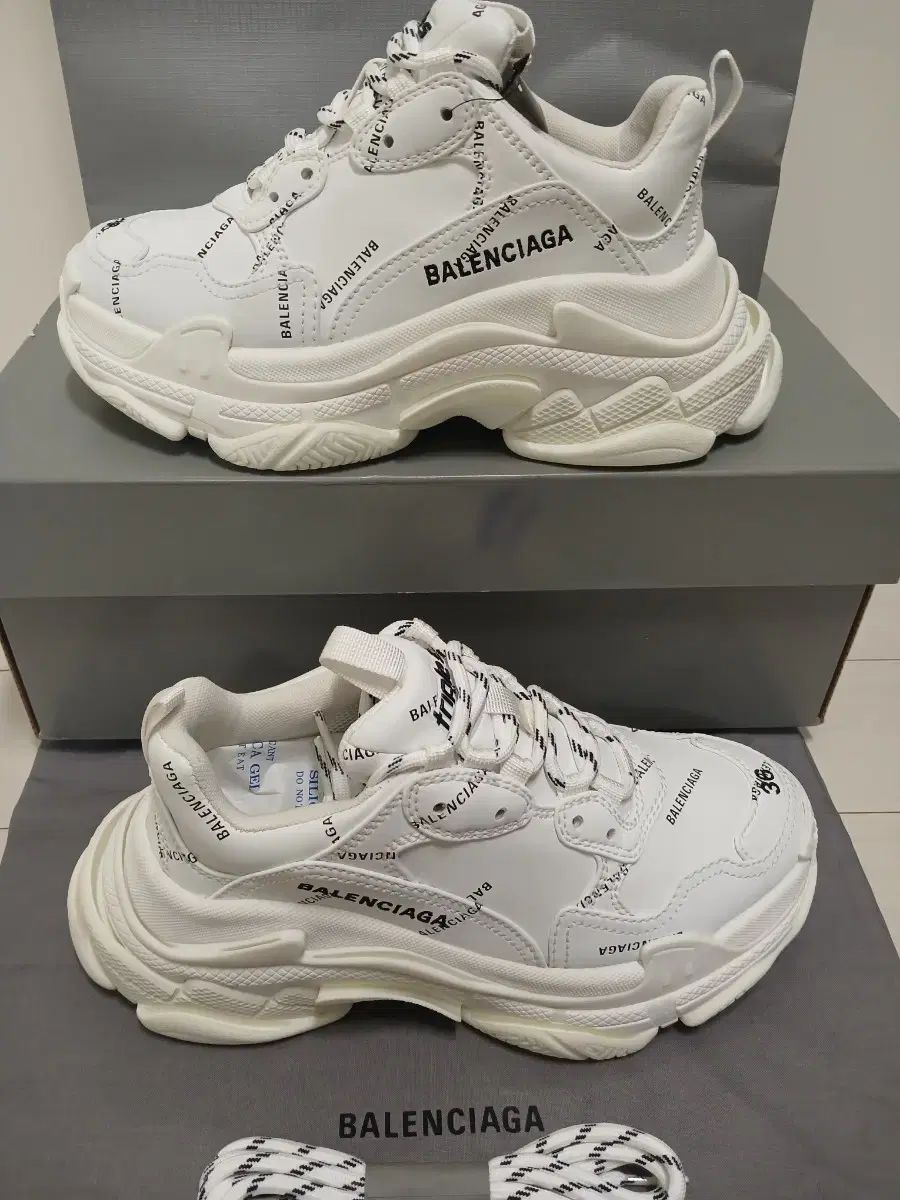 36 235 バレンシアガ トリプルS 定価140万 230 240