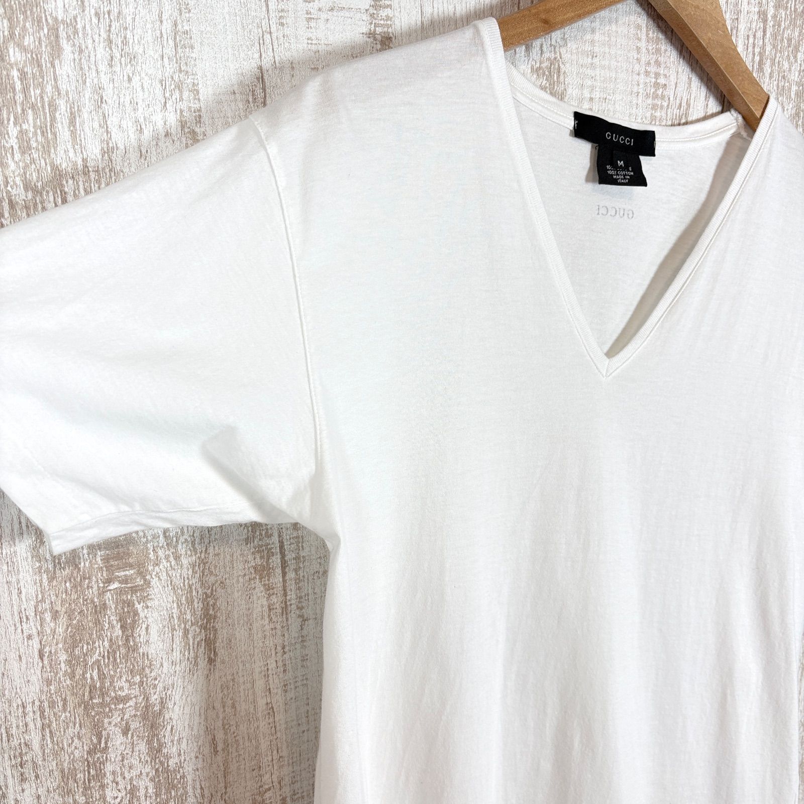 GUCCI グッチ ワンポイントロゴ Vネック Tシャツ メンズ 半袖 トップス 