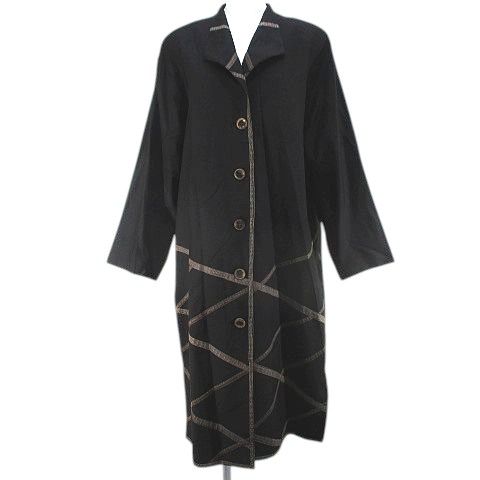 【中古】未使用品 飛天 ふじみやび 大島紬 コート ロング FREE ブラック 和 テイスト ボタン 裏地 スリット 肩パット 飛天 ふじみやび 大島紬 コート ロング丈 FREE 黒系 ブラック 和