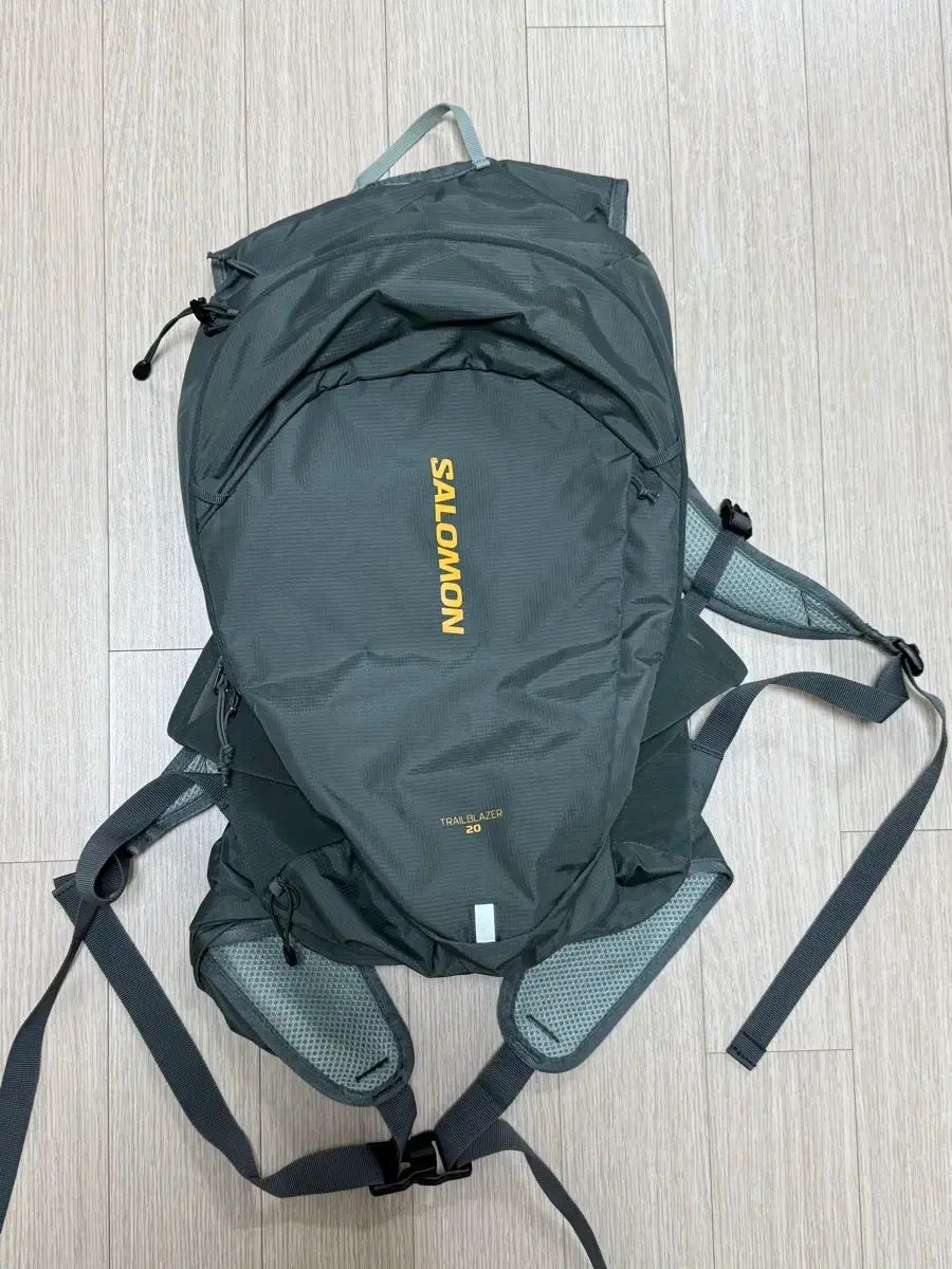 SALOMON サロモン トレイルブレーザー20 DARK カーキ