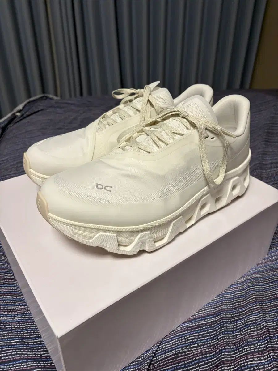 オンランニング X PAF クラウドMONSTER ハイパー 白 290