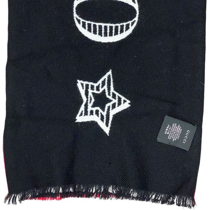  グッチ マフラー ストール GUCCIFY MAGNETISMO リバーシブル 大判 ロゴ ウール 赤 レッド 黒 ブラック GUCCI 存在感 上品 洗練 防寒 スタイリング 汎用性 その他 小物