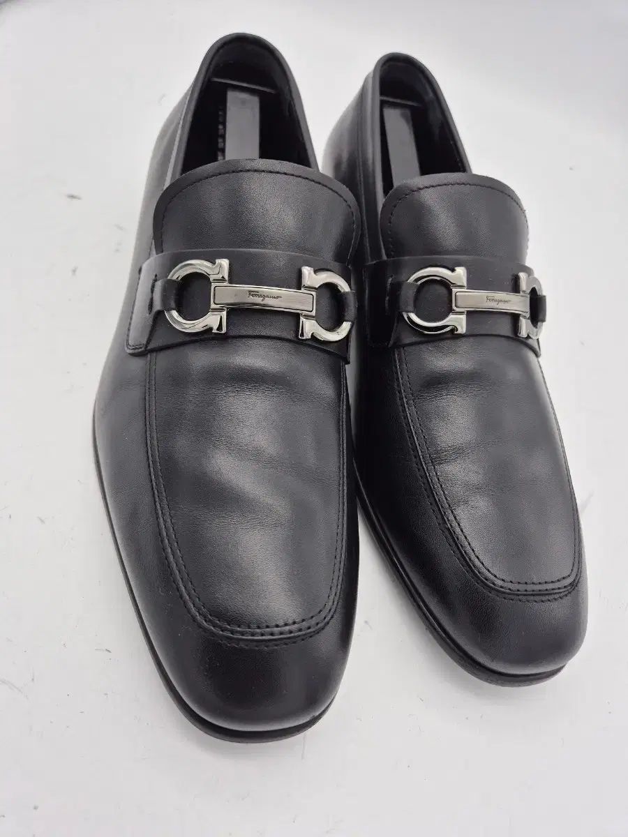 フェラガモ ガンチーニ ブラック ローファー 7
