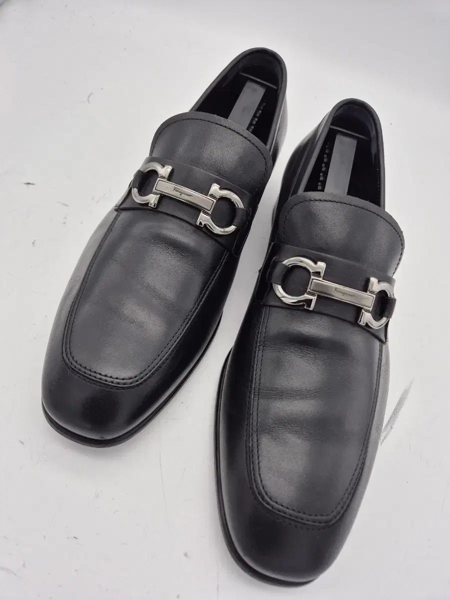 フェラガモ ガンチーニ ブラック ローファー 7