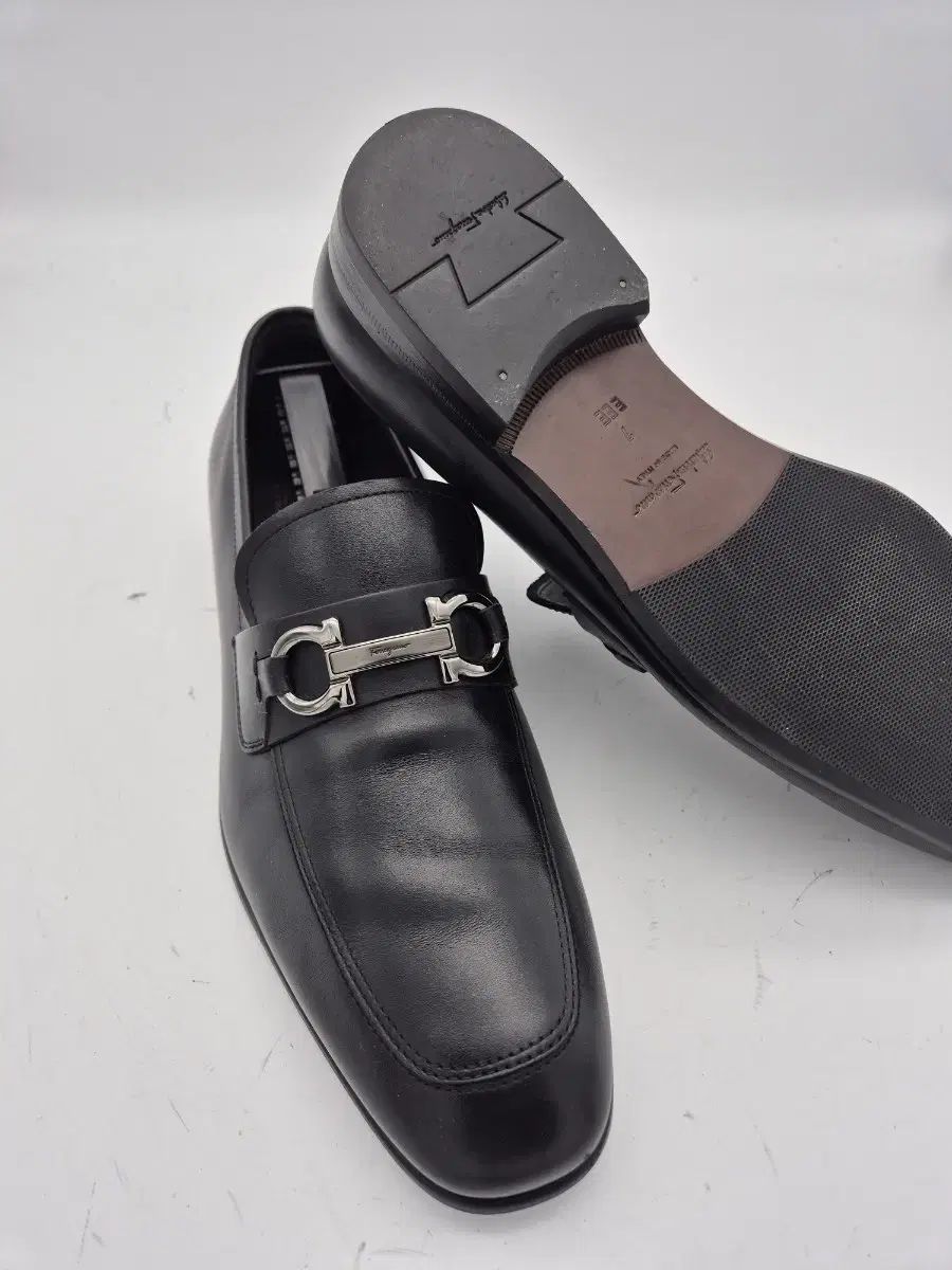 フェラガモ ガンチーニ