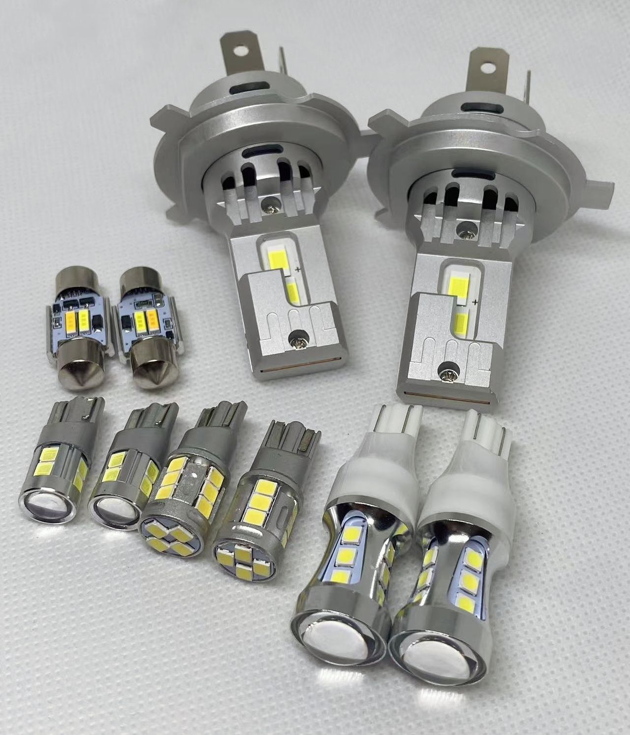 高品質 爆光 H4 ヘッドライト T16 バックランプ T10 ポジションランプ