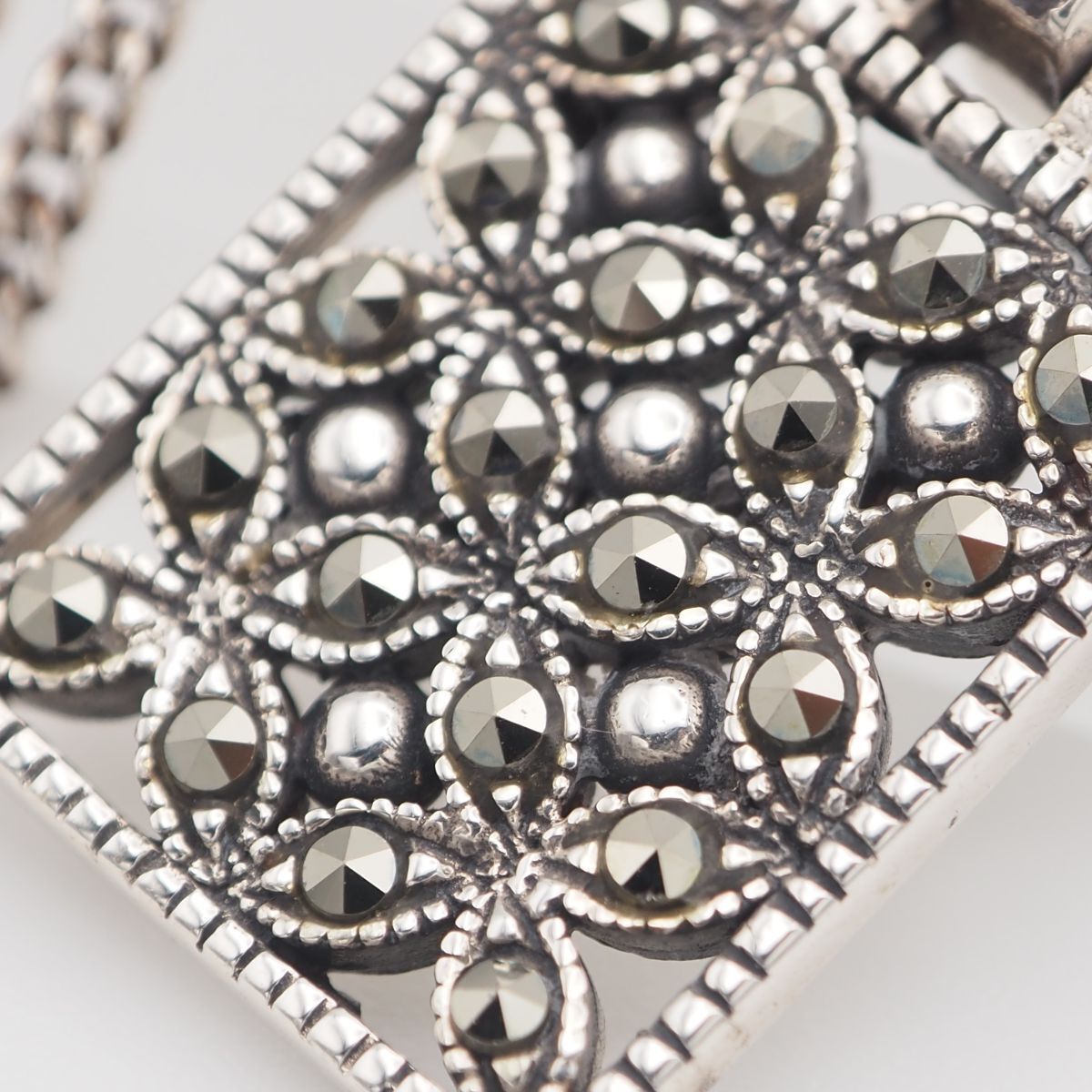 アンティーク　メキシコの銀925刻印のソルト＆ペッパーです　模様の透かし彫り アンティーク メキシコの銀925刻印のソルト＆ペッパーです 模様の