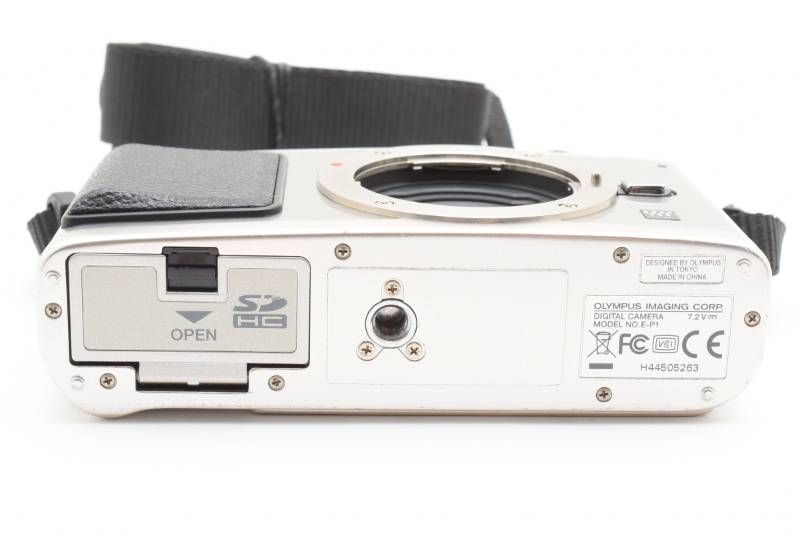  実用光学 Olympus オリンパス PEN E-P 1 ボディ シルバー シャッター数173回と 小 SDカード2 GB付き ミラーレス一眼カメラ 3996-4 ミラーレス一眼 デジタルカメラ