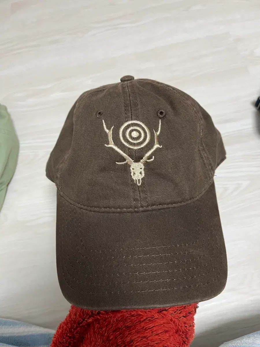 SOUTH 2 WEST 8 ブラウン 刺繍 ベースボールキャップ