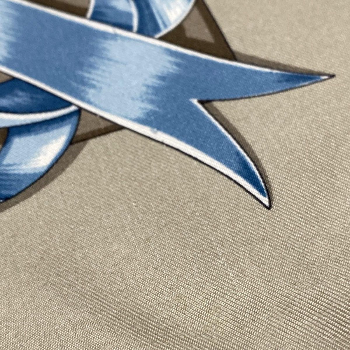 グレーベージュ