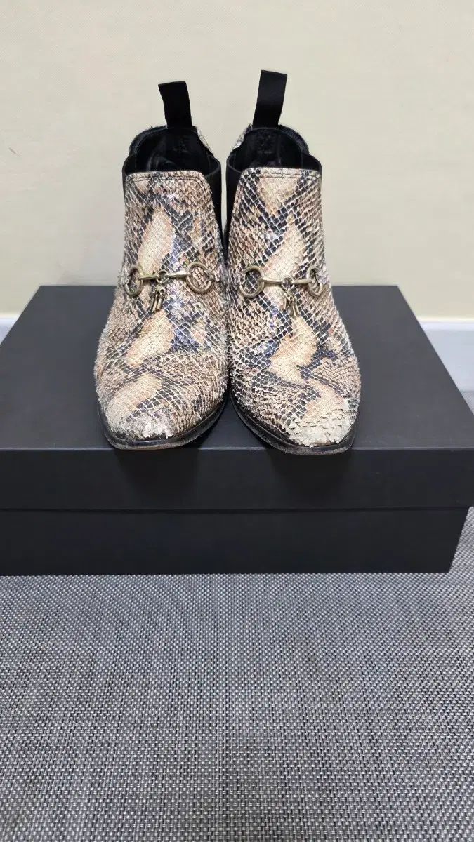 チェルシーブーツ Python