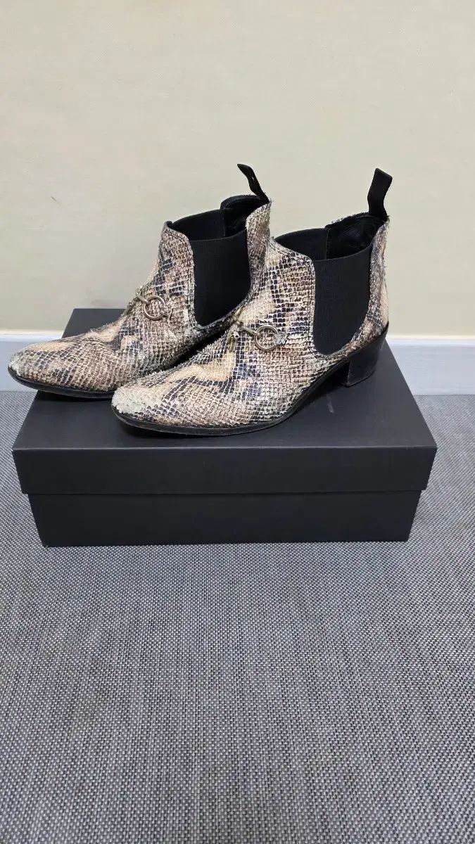 チェルシーブーツ Python