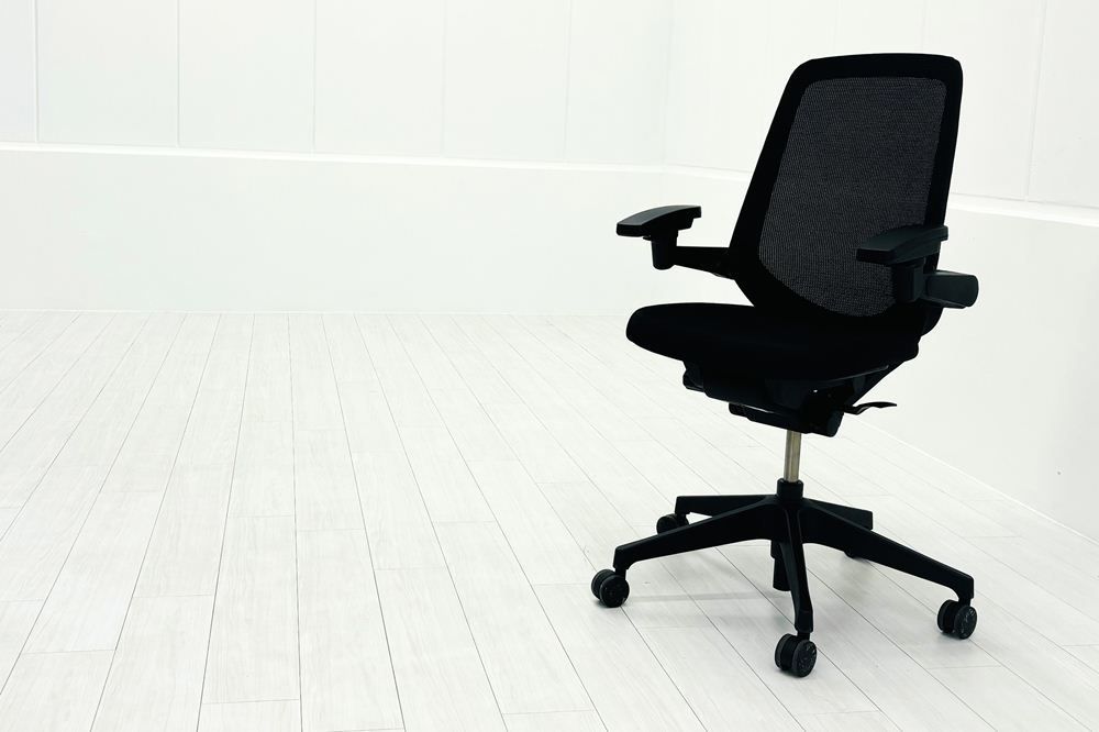 イトーキ ノートチェア 2021年製 ハイバック ブラック 可動肘 アジャスタブル肘 ITOKI nort オフィス家具