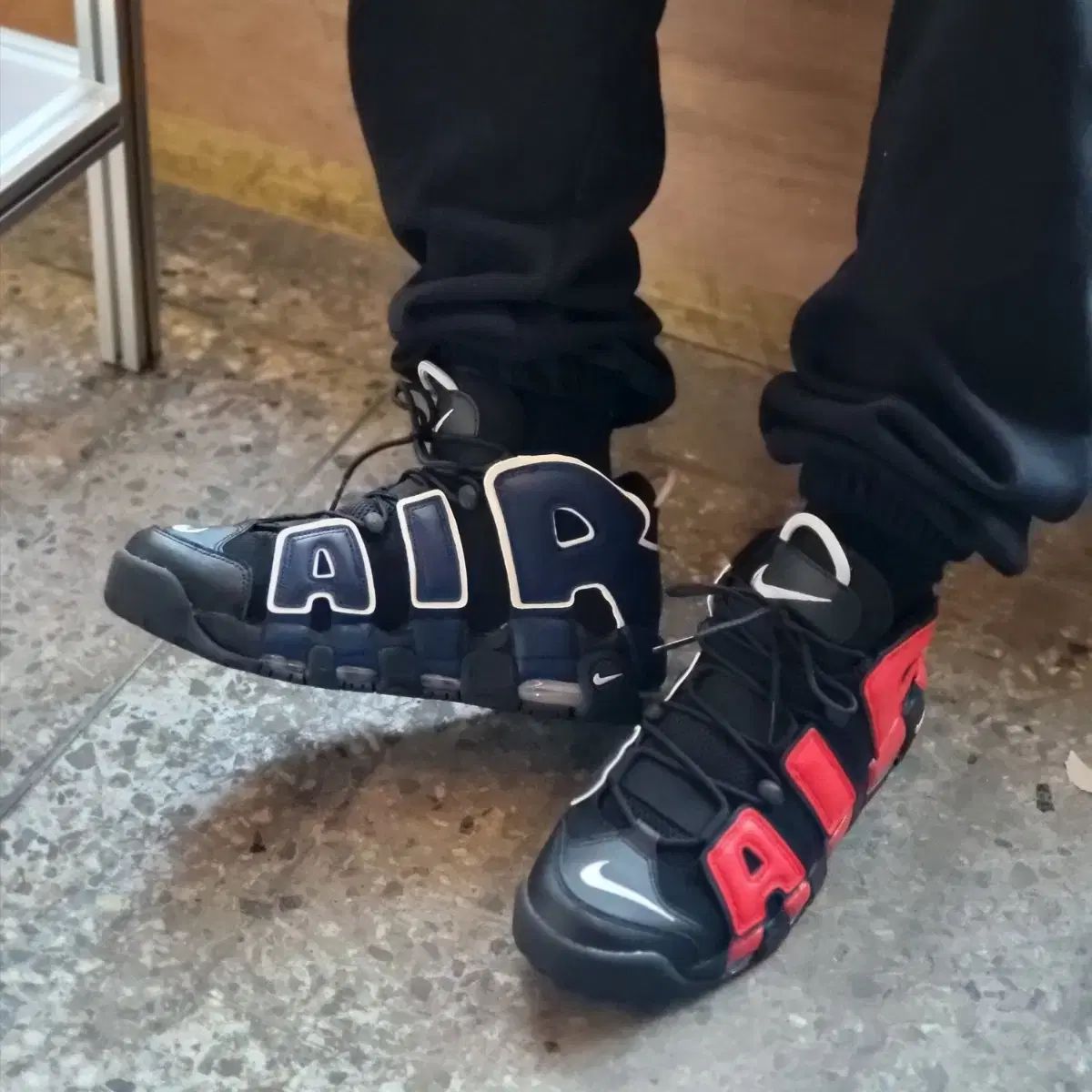 ナイキ エア モア アップテンポ 96 ブラック ユニバーシティ レッド ブルー