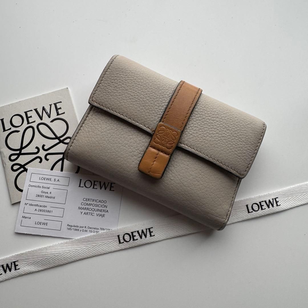価格 176 LOEWE ロエベ 3つ折り財布