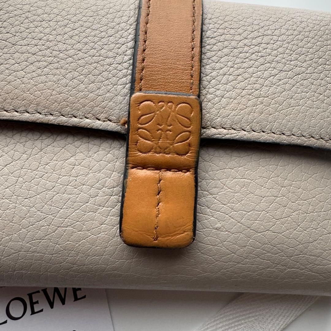 価格 176 LOEWE ロエベ 3つ折り財布