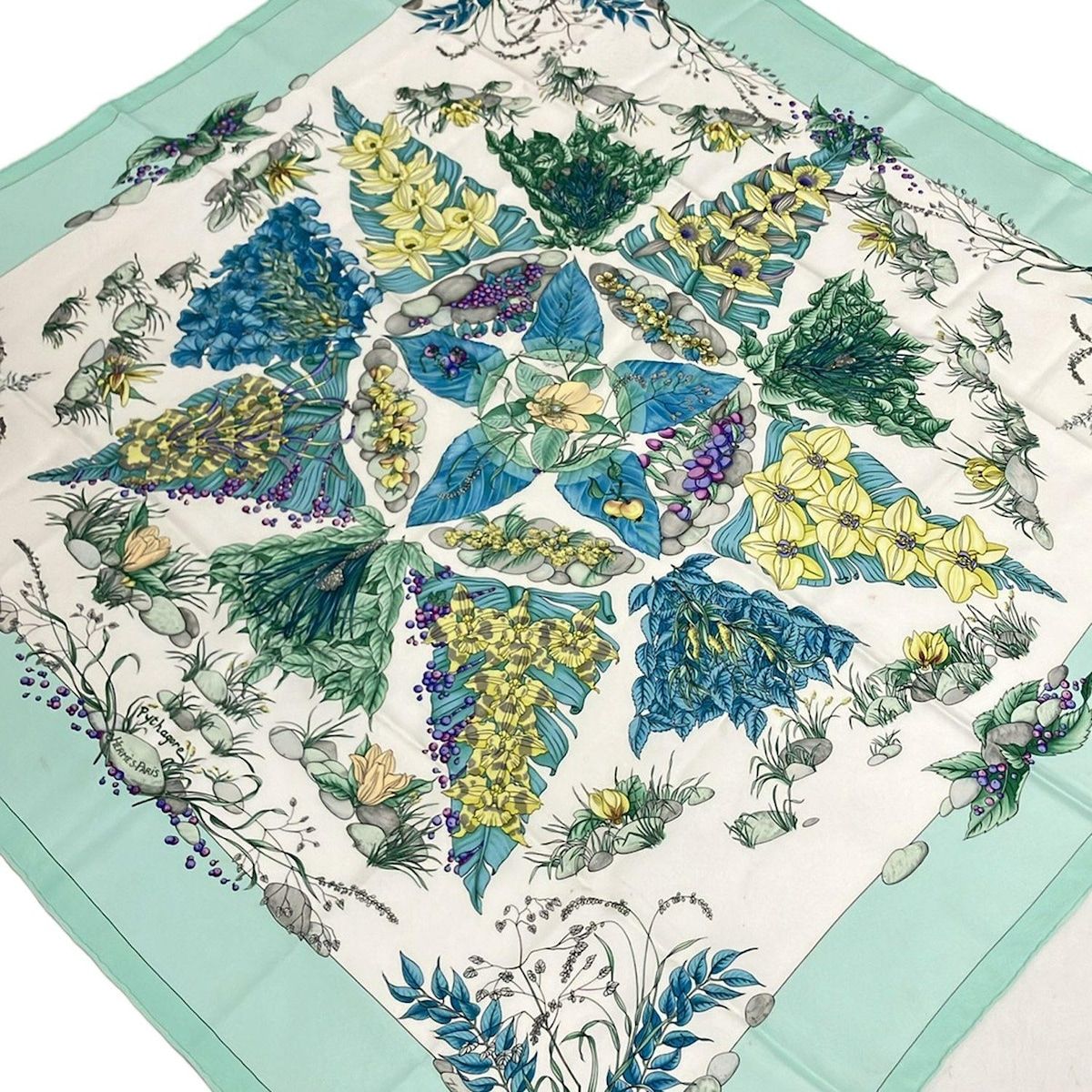 HERMES(エルメス) スカーフ カレ90 白×ライトグリーン×マルチ